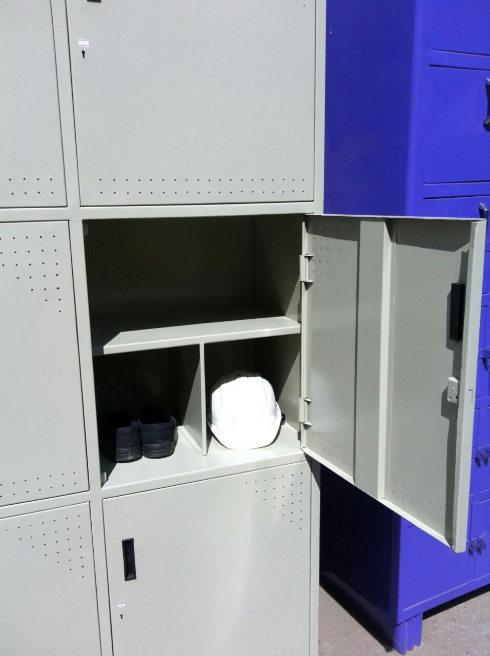 Side Storage with Display — our work 1